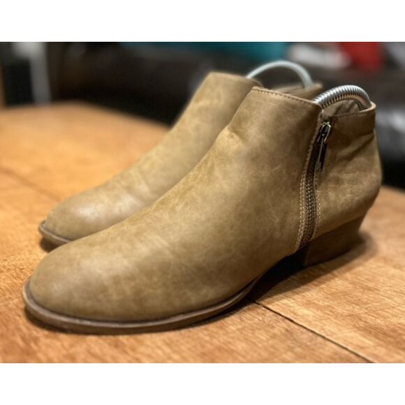 UnionBay tan booties - size 8 - Pre-owned - Picture 2 of 8
